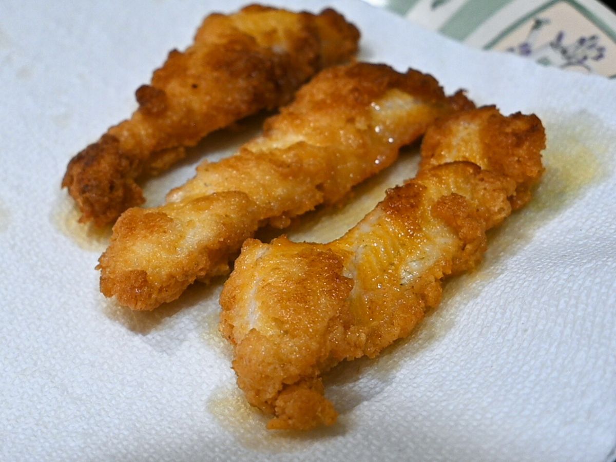 fried-perch-fillets-on-a-plate